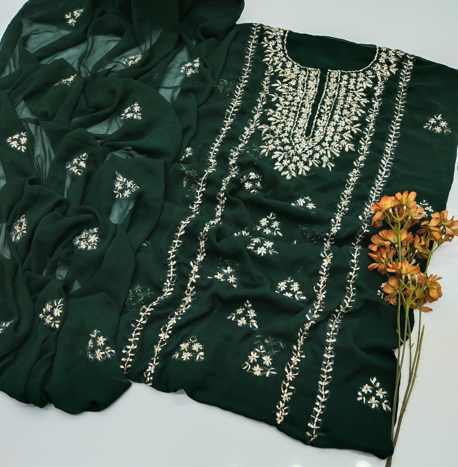 dark green color